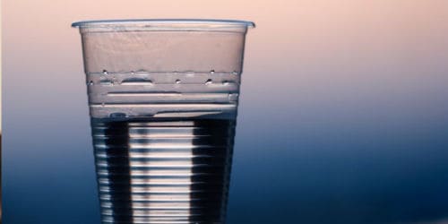 Drink voldoende water om stress tegen te gaan